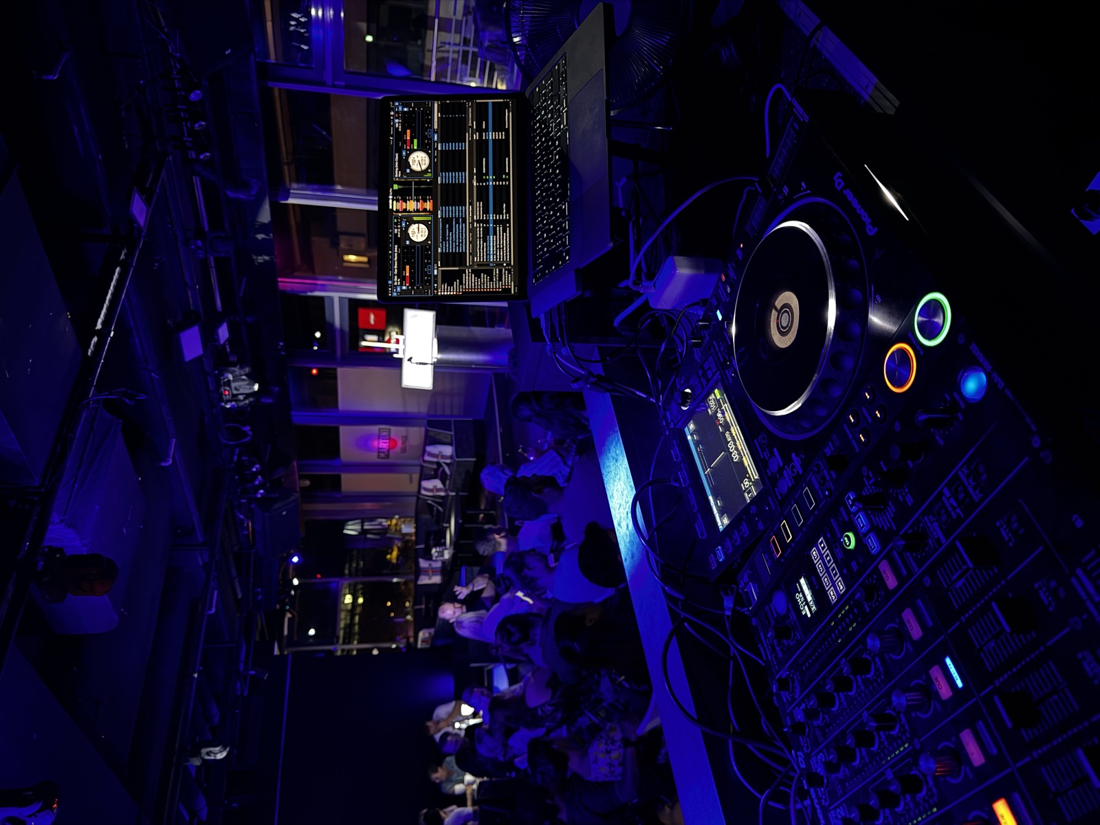 Comedy-Show — DJ STYX als Event-DJ